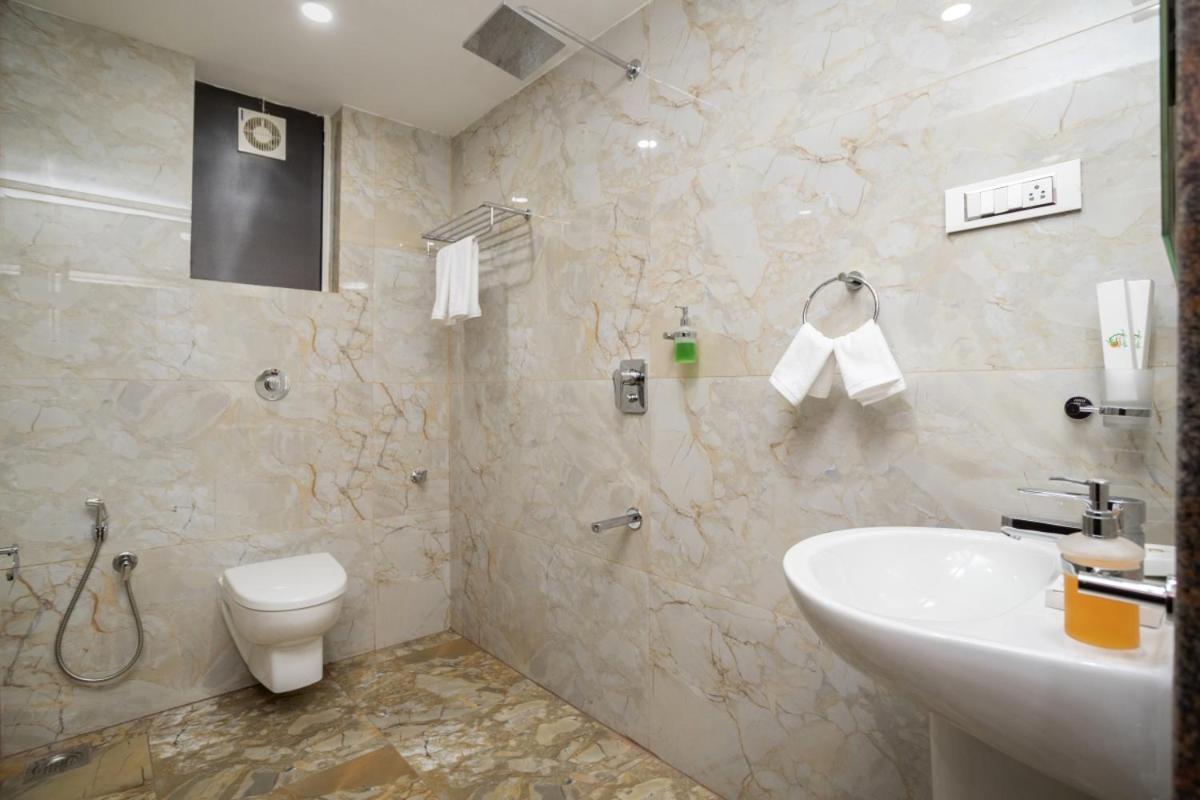 קלנגוטה Sairaj Beach Resort מראה חיצוני תמונה