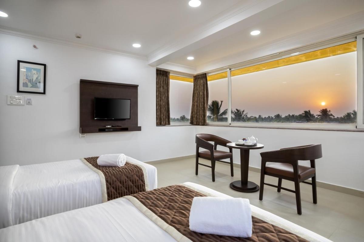 קלנגוטה Sairaj Beach Resort מראה חיצוני תמונה